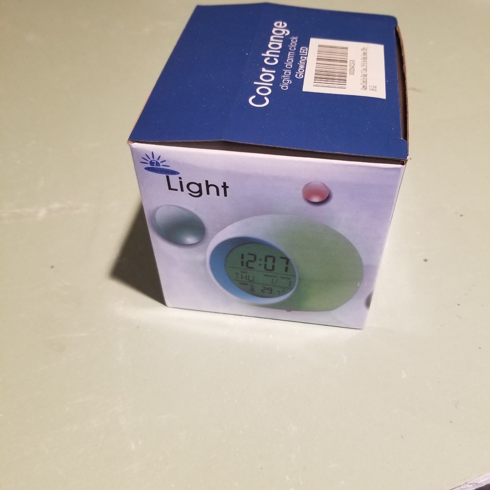 Color changing alarm clock. - Picture 3 of 3